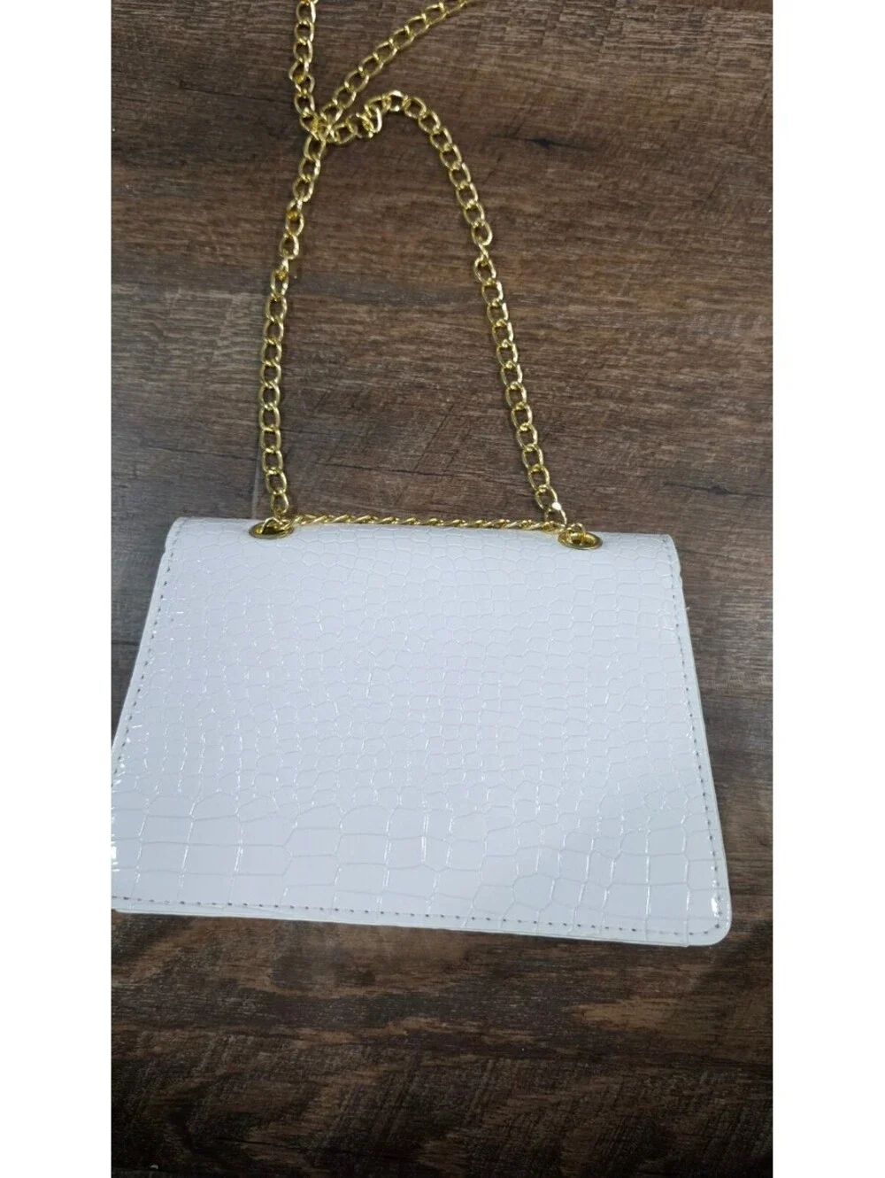 Elegant White Faux Croc-Embossed Shoulder Bag with Gold Chain Strap